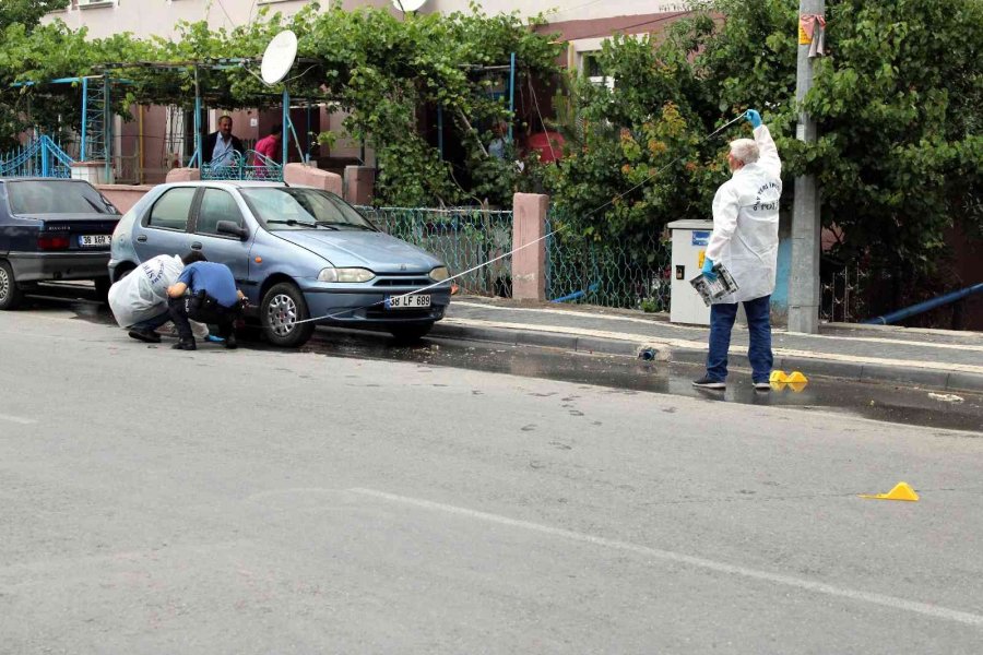 Boşandığı Eşi Ve Arkadaşına Sokak Ortasında Kurşun Yağdırdı