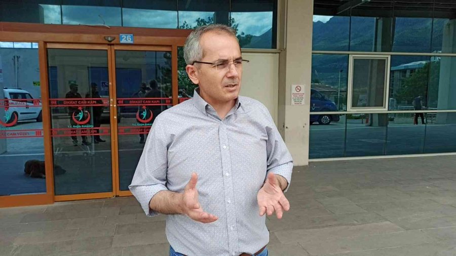 Kaymakamlar Trafik Kazasında Yaralandı