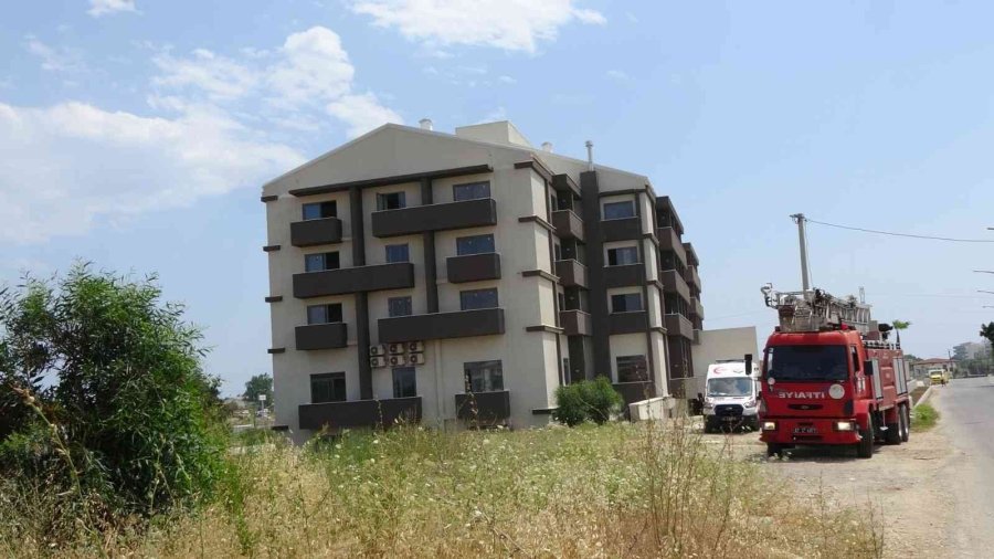 İşten Çıkarılan Otel Çalışanı Personel Lojmanının Çatısına Çıktı