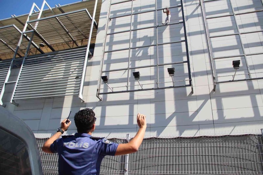 Hem İntihara Teşebbüs Etti Hem De Tartıştığı Gençten Özür Diledi