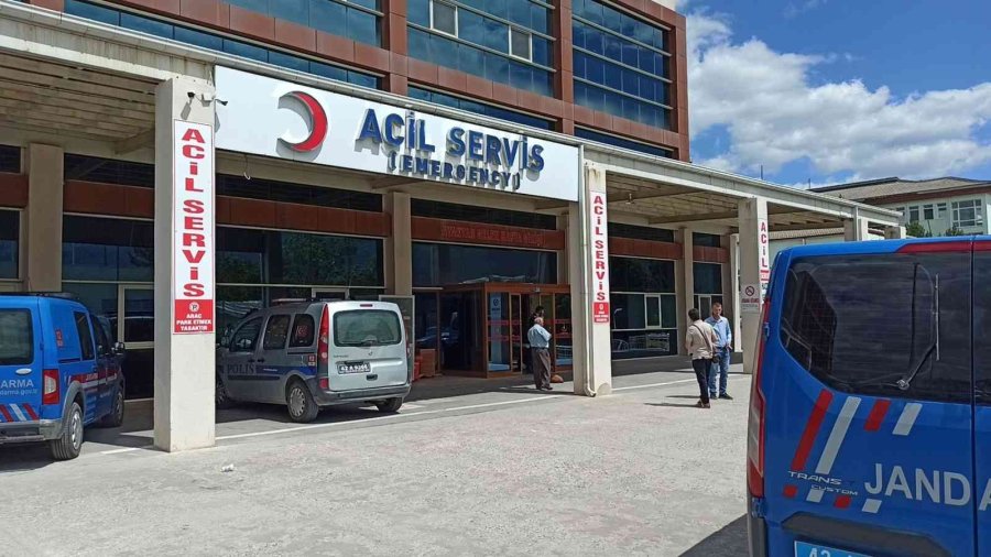 Kaymakamlar Trafik Kazasında Yaralandı