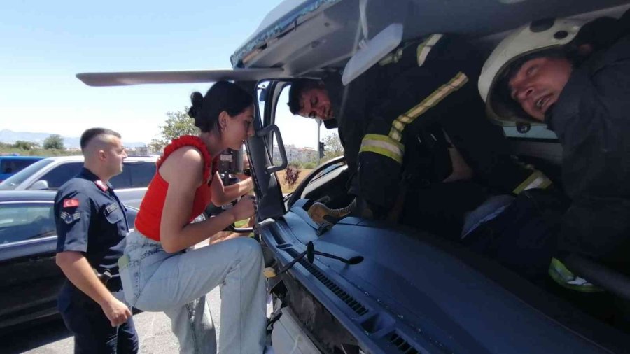 Kaza Yerinden Geçerken Duyarsız Kalmadı Ambulans Gelinceye Kadar Kurtarma Ekiplerine Destek Verdi