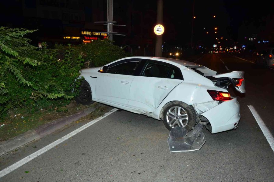 Kaza Sonrası Savrulan Otomobil Kaldırımda Yürüyen Yayaya Çarptı: 2 Yaralı