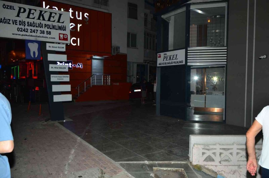 Kaza Sonrası Savrulan Otomobil Kaldırımda Yürüyen Yayaya Çarptı: 2 Yaralı