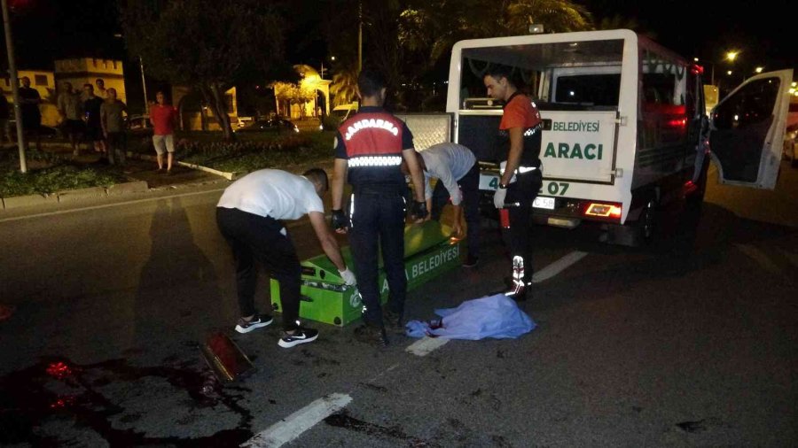 Motosikletliyle Otomobile Çarpan Rus Turist Hayatını Kaybetti...kaza Anı Kameralara Yansıdı