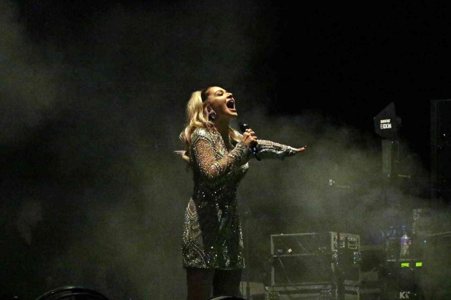 Kaş’ta Hadise Rüzgarı