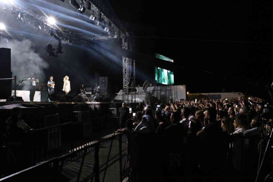 Kaş’ta Hadise Rüzgarı