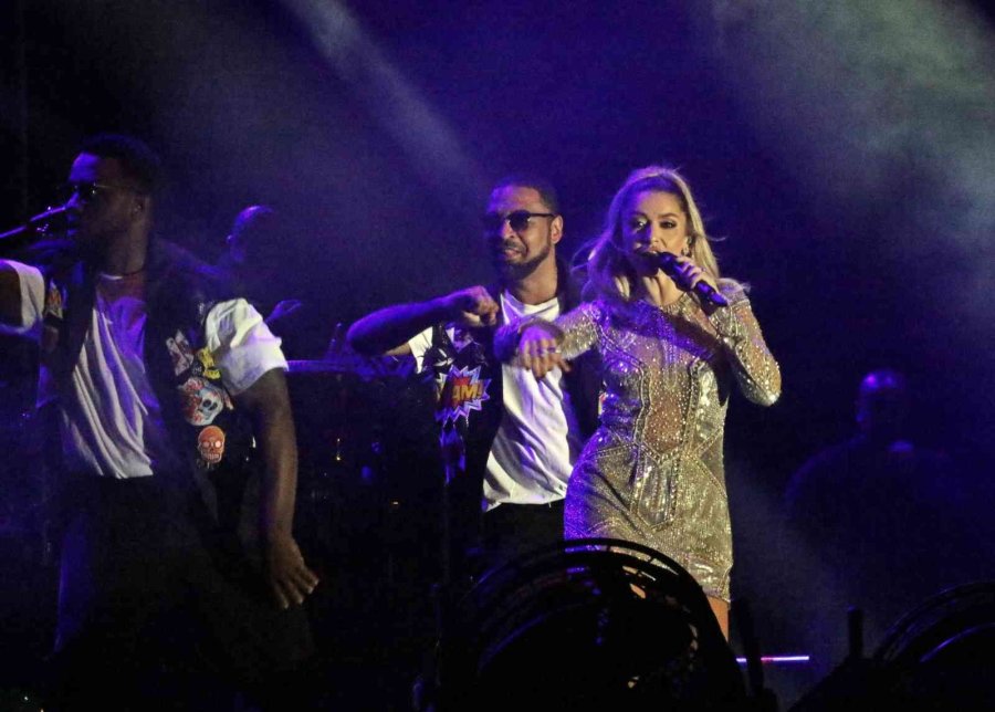 Kaş’ta Hadise Rüzgarı