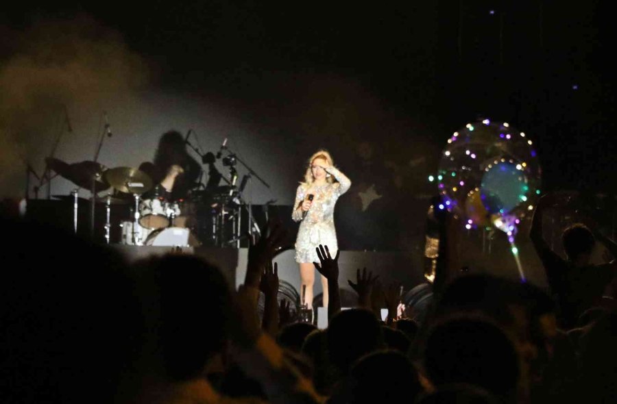 Kaş’ta Hadise Rüzgarı