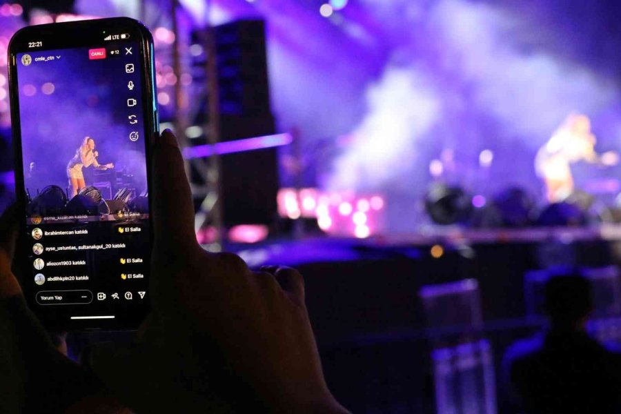 Kaş’ta Hadise Rüzgarı