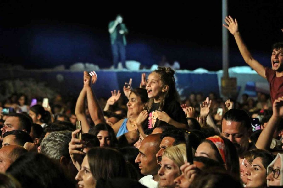 Kaş’ta Hadise Rüzgarı