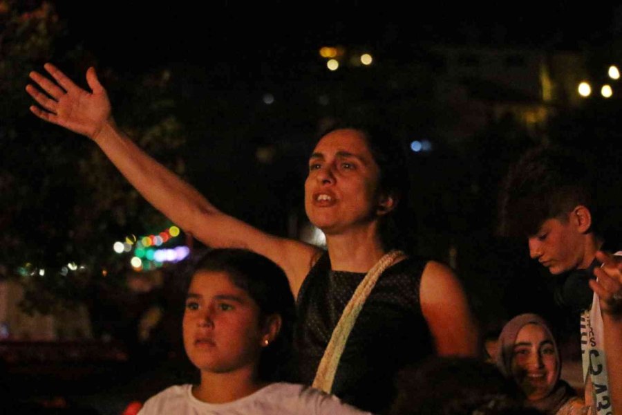 Kaş’ta Hadise Rüzgarı