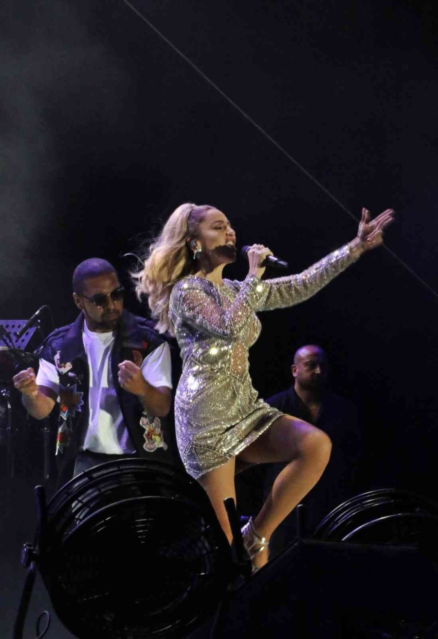 Kaş’ta Hadise Rüzgarı