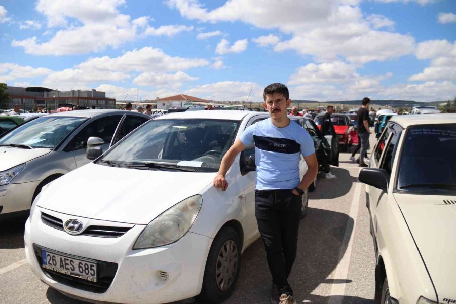 İkinci El Oto Pazarında Bayram Hareketliliği Başladı
