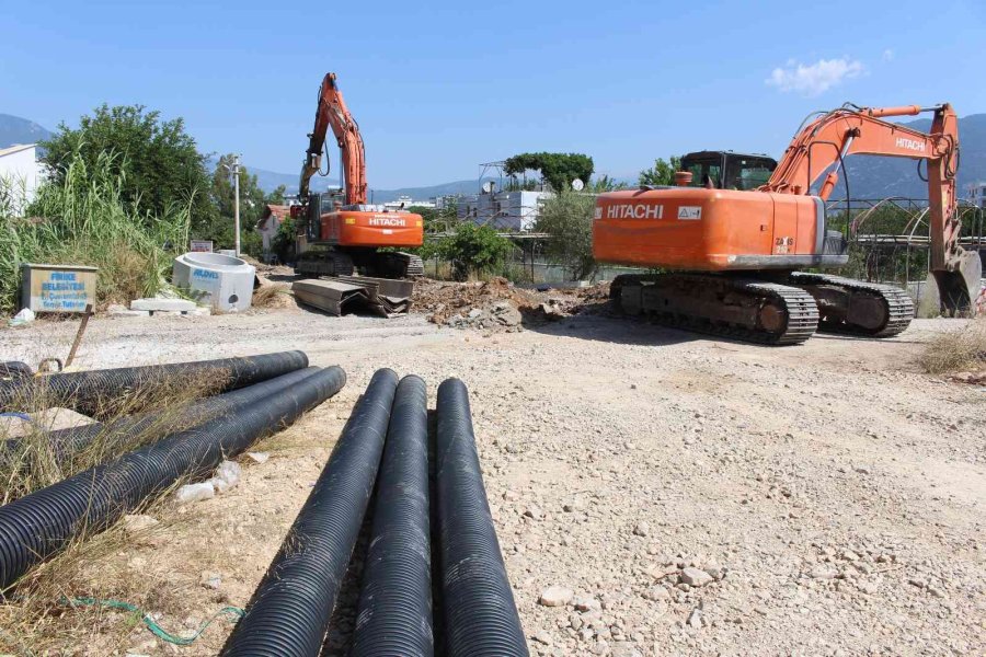 Finike’nin Kanalizasyon Sorunu Çözülüyor
