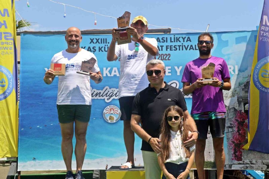 Uluslararası Meis-kaş Yüzme Yarışı’nda Dereceye Girenlere Ödülleri Verildi