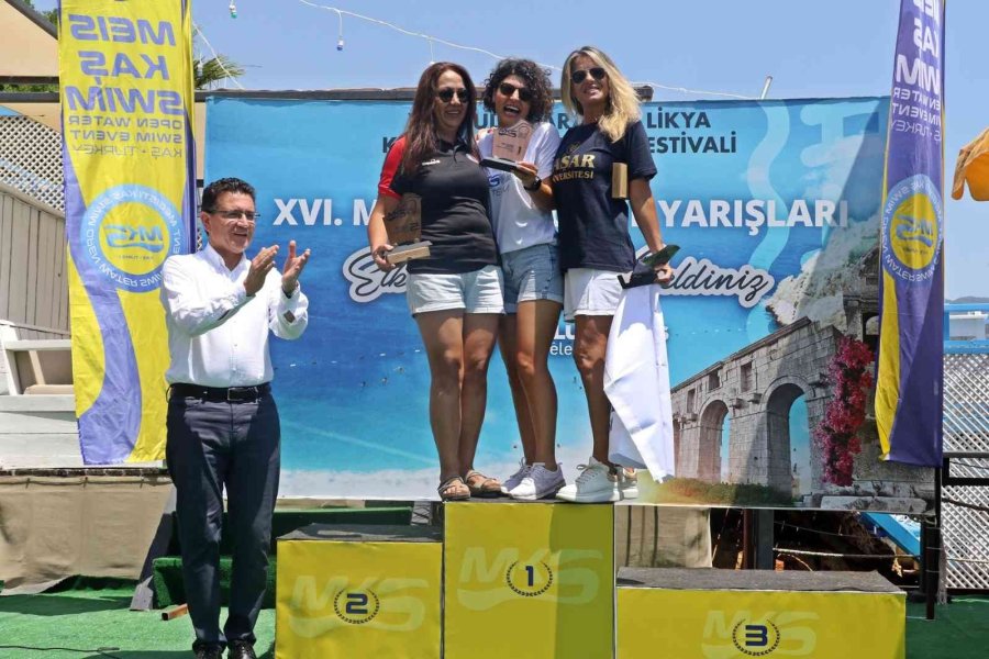 Uluslararası Meis-kaş Yüzme Yarışı’nda Dereceye Girenlere Ödülleri Verildi