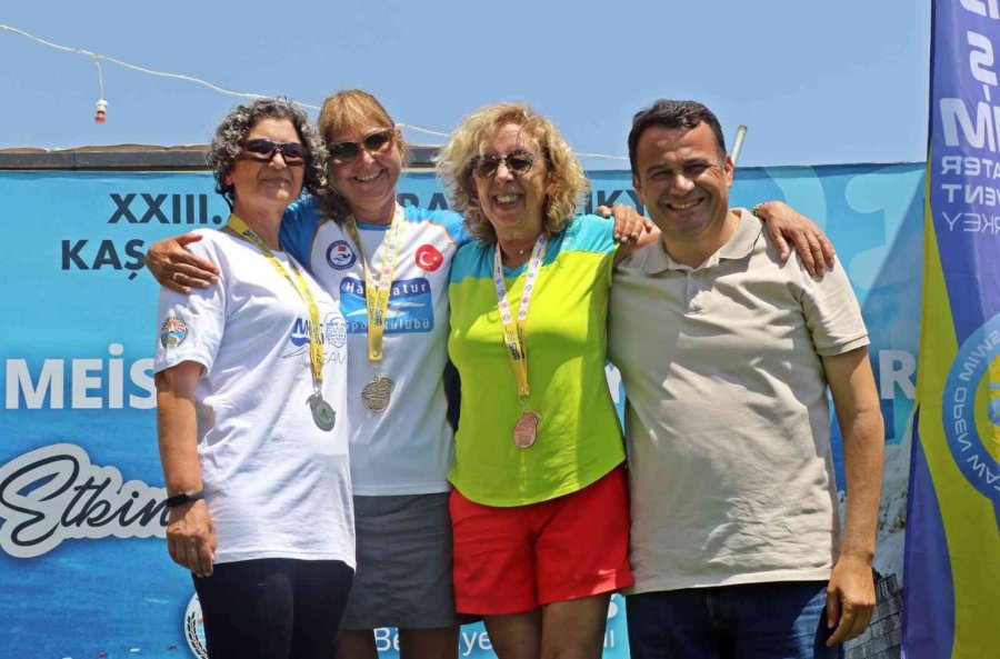 Uluslararası Meis-kaş Yüzme Yarışı’nda Dereceye Girenlere Ödülleri Verildi