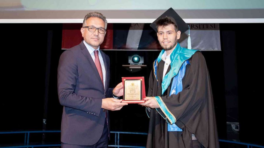 Sü Uluslararası İlişkiler Bölümünden 219 Öğrenci Mezun Oldu