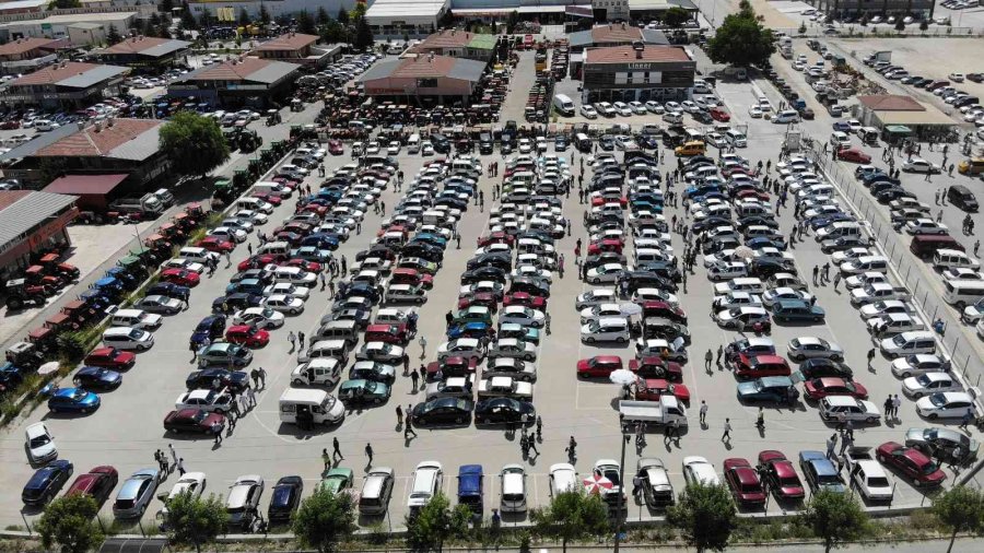 İkinci El Oto Pazarında Bayram Hareketliliği Başladı