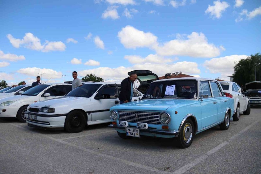 İkinci El Oto Pazarında Bayram Hareketliliği Başladı