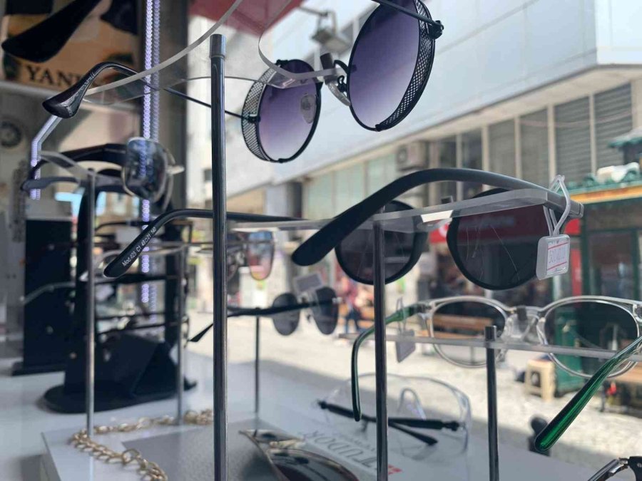 Sahte Güneş Gözlüklerini Orijinalinden Ayırt Etmek Çok Zor