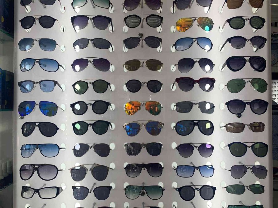 Sahte Güneş Gözlüklerini Orijinalinden Ayırt Etmek Çok Zor