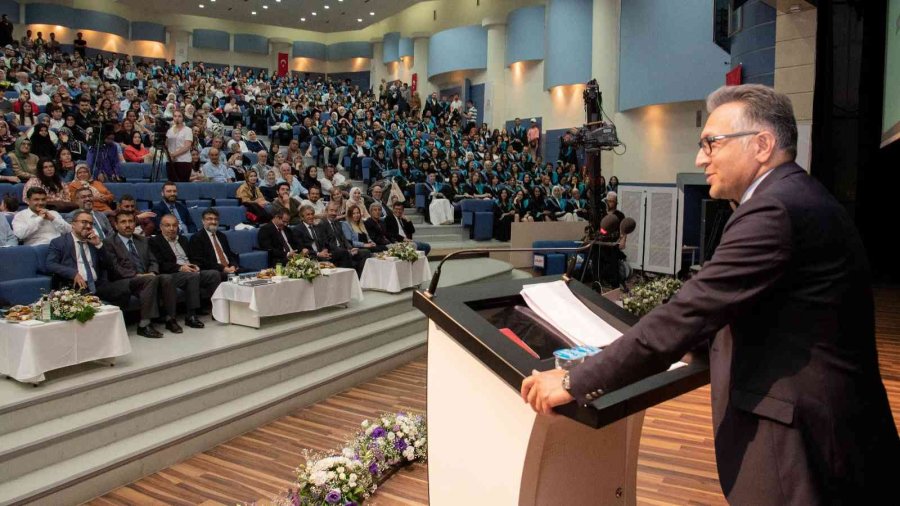 Sü Uluslararası İlişkiler Bölümünden 219 Öğrenci Mezun Oldu