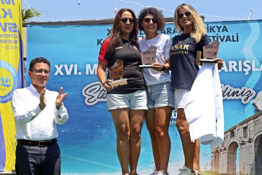 Uluslararası Meis-kaş Yüzme Yarışı’nda Dereceye Girenlere Ödülleri Verildi