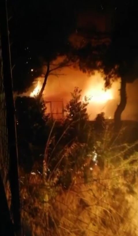 Antalya’da Müstakil Ev Çıkan Yangında Alev Topuna Döndü