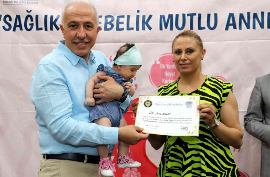Kadın Sağlığı Ve Gebelik Eğitimini Tamamlayan Anneler Sertifikalarını Aldı