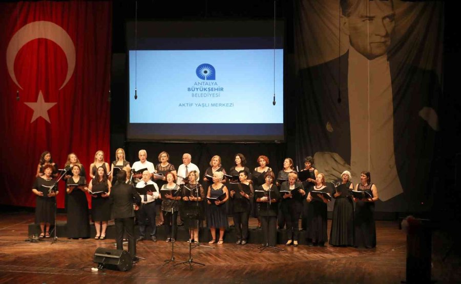 65 Yaştı Üstü Yaşlılardan Muhteşem Dans Gösterisi