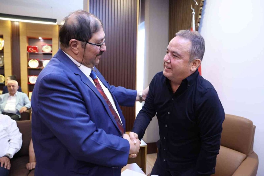 Başkan Böcek: “her Zaman Esnafımızın Yanındayız”