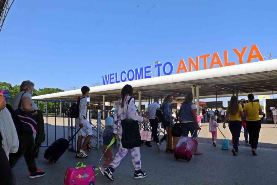 Antalya’da 2022 Yılı Turist Sayısı 4 Milyonu Aştı