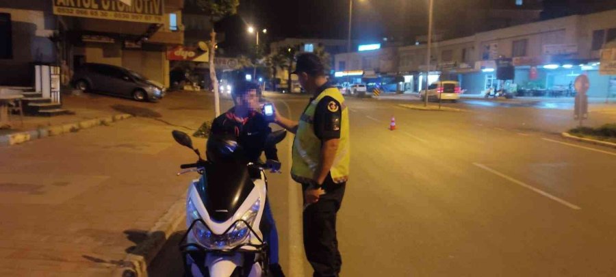 Antalya’da Trafik Denetiminde 77 Sürücüye Ceza