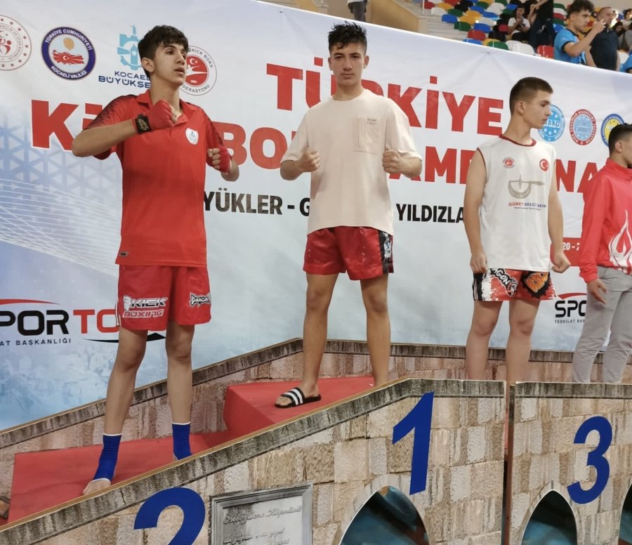 Eskişehirli Genç Boksör Bu Kez Türkiye Şampiyonluğu Yaşadı