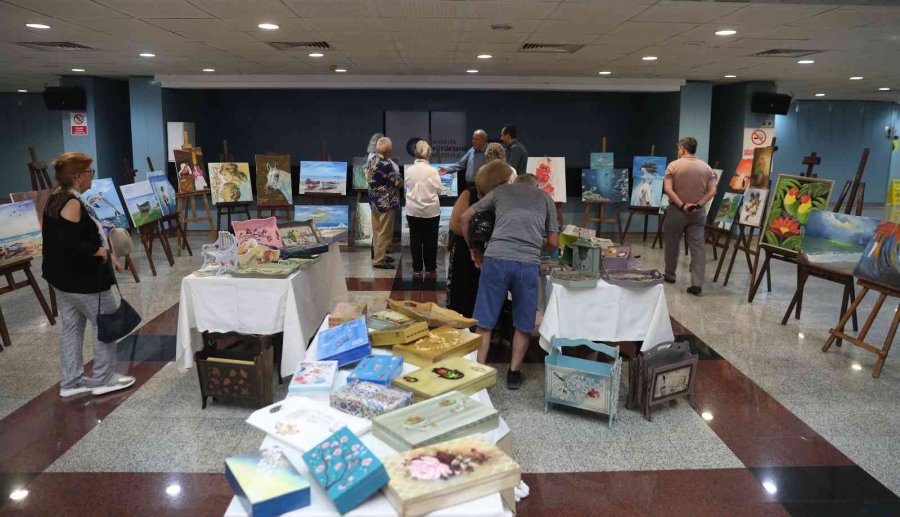 65 Yaştı Üstü Yaşlılardan Muhteşem Dans Gösterisi