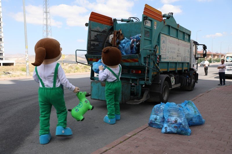Mahallelerde Toplu Temizlik Uygulaması Yeşilyurt’ta