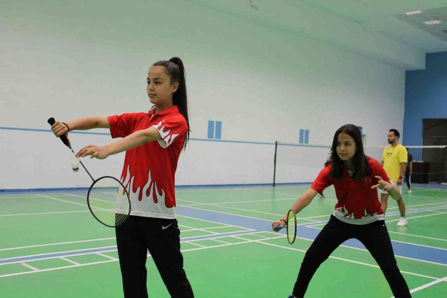 Eskişehirli İkizler, Türk Badminton Tarihine Şimdiden İsimlerini Yazdılar
