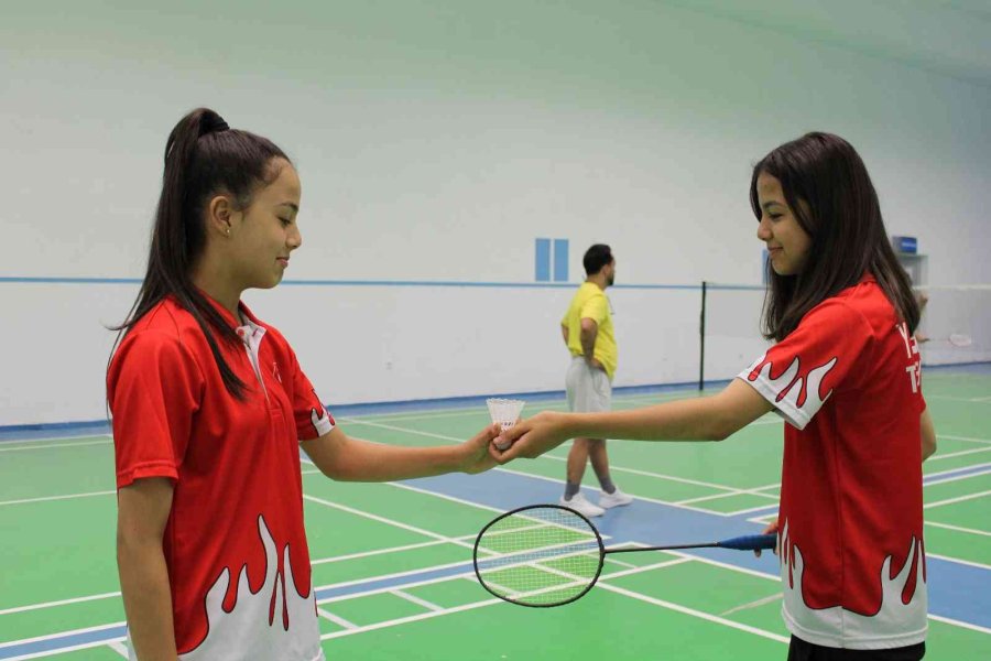 Eskişehirli İkizler, Türk Badminton Tarihine Şimdiden İsimlerini Yazdılar