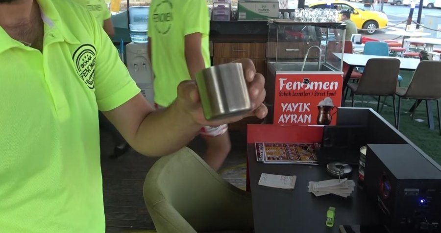 Hiçbir Şey Bulamayınca Bozuk Para Kutusunu Aldı