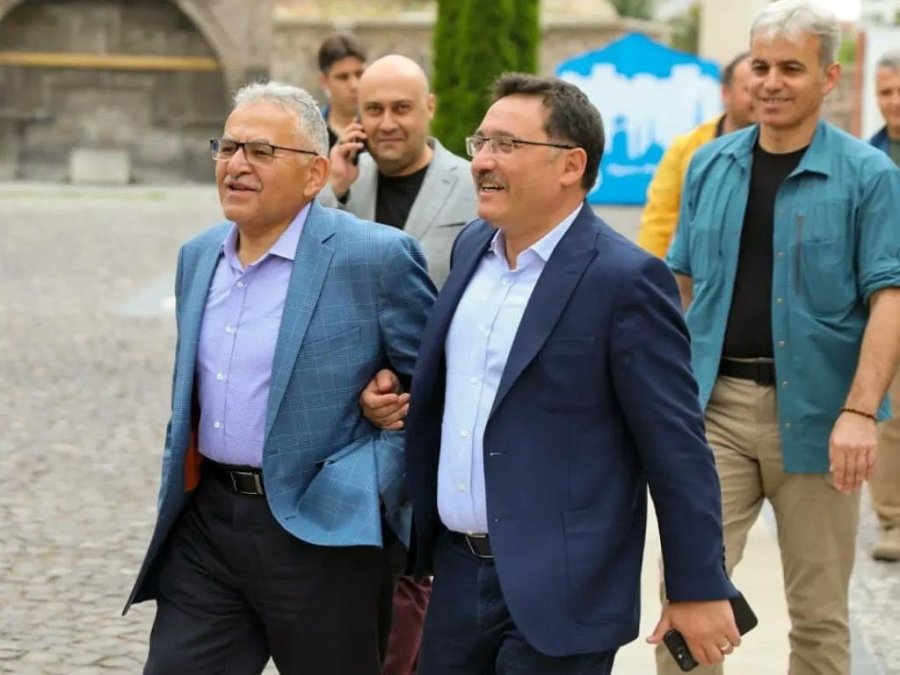 Başkan Büyükkılıç Ve Vali Çiçek Tarihi Kayseri Mahallesi’ni İnceledi