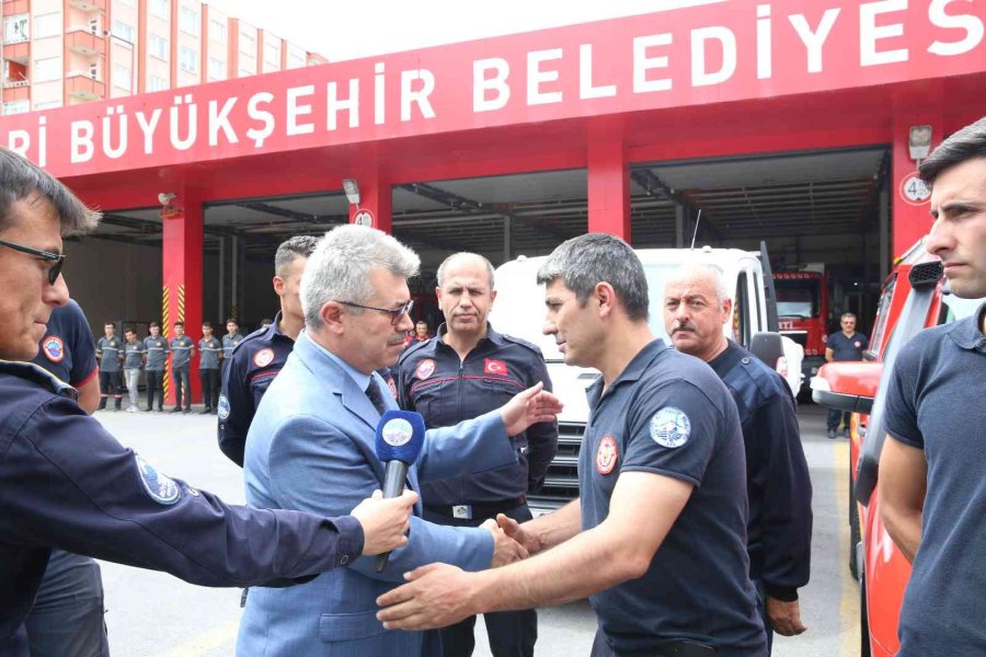 Kayseri’den Sel Bölgesine Personel Ve Ekipman Desteği