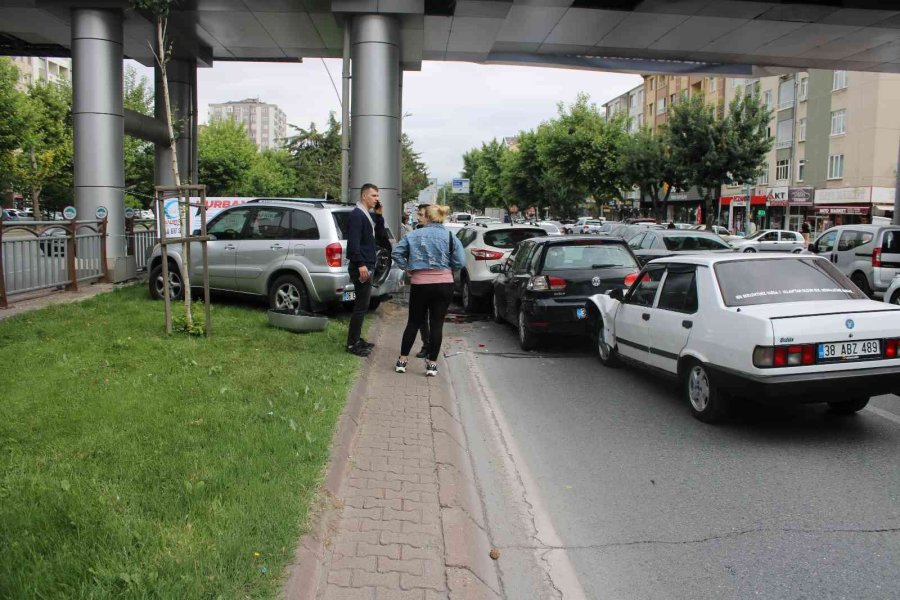 Kayseri’de 9 Araç Birbirine Girdi: 1 Yaralı