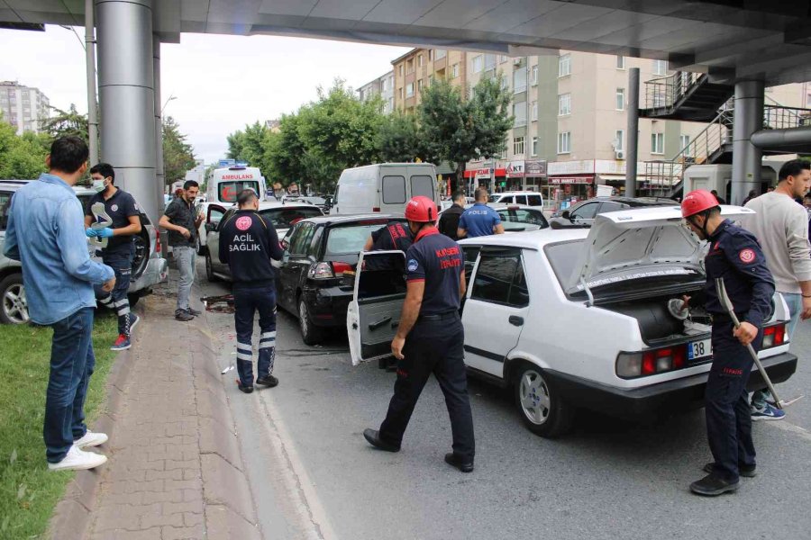 Kayseri’de 9 Araç Birbirine Girdi: 1 Yaralı