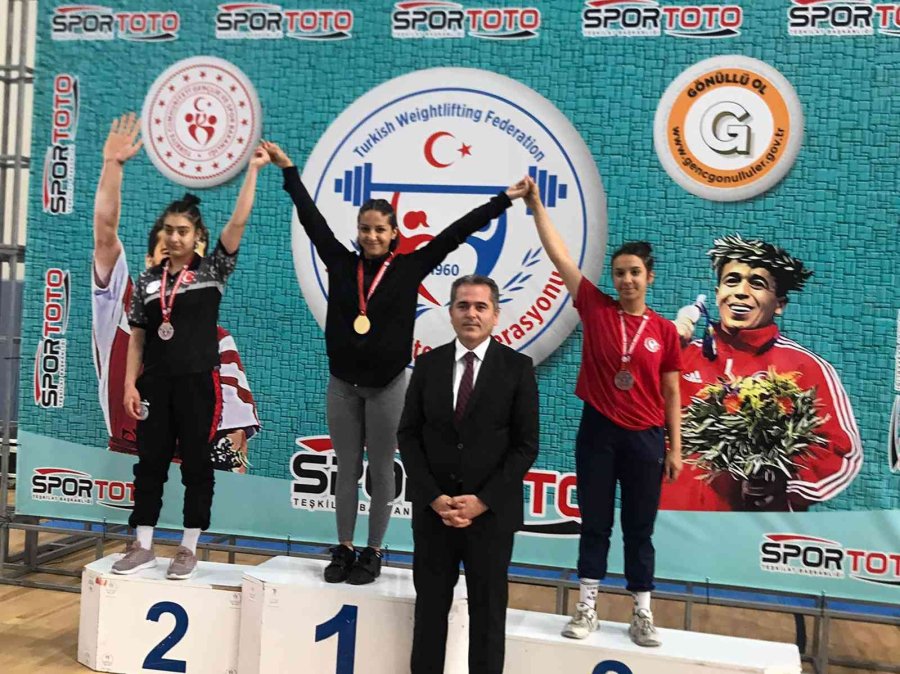 Döşemealtı’nın “demir Leydisi” Türkiye Şampiyonu Oldu