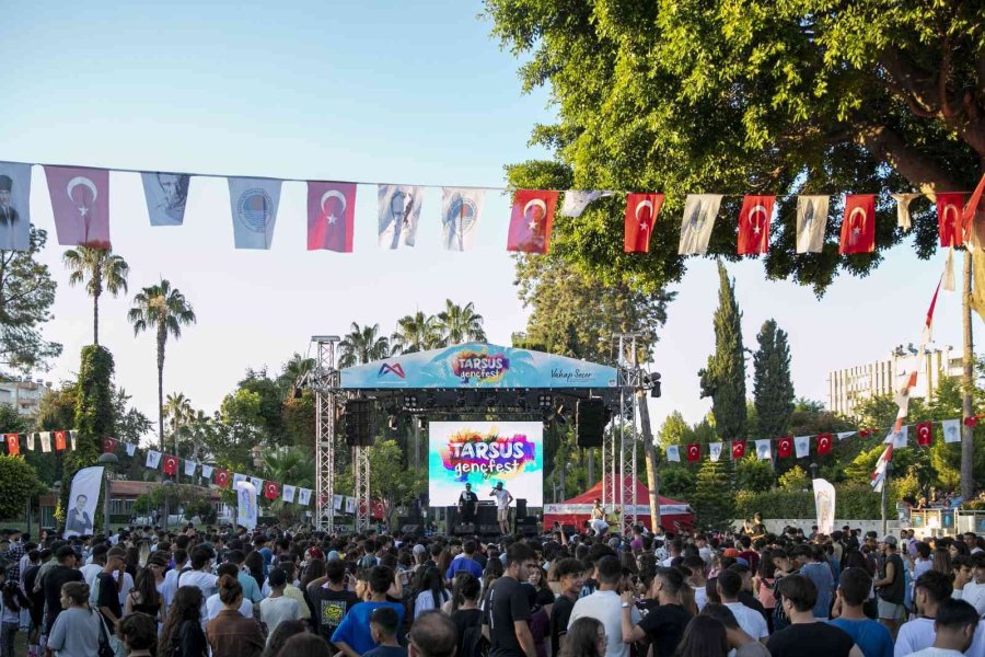 Gençler, Tarsus Genç Fest’te Doyasıya Eğlendi