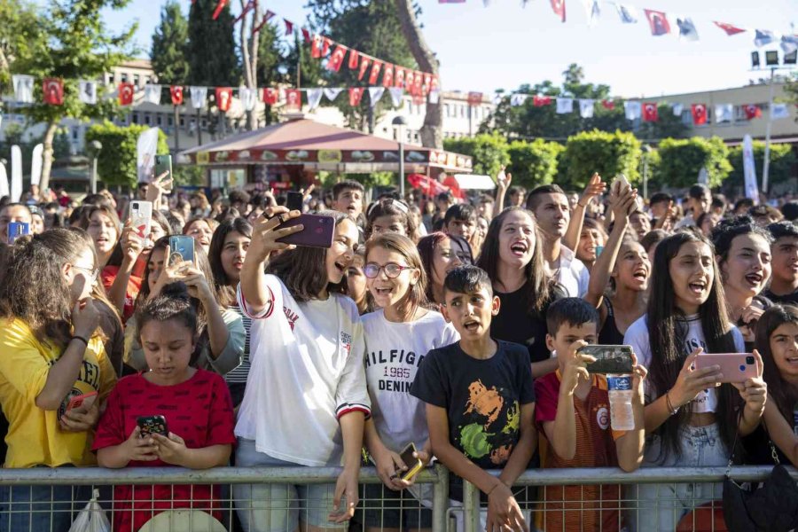 Gençler, Tarsus Genç Fest’te Doyasıya Eğlendi