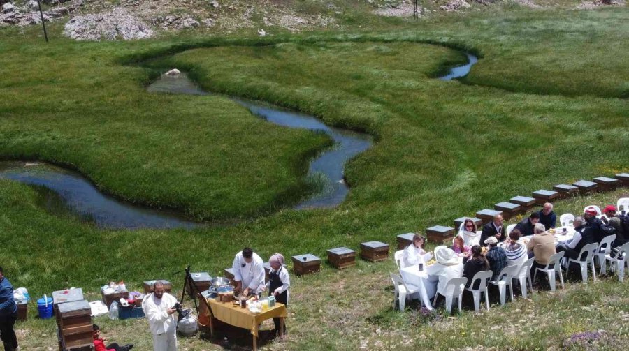 İtalyan Şef, 2 Bin 500 Rakımda Dünya Birincisi Balla Tatlı Yaptı