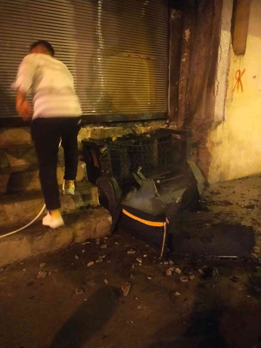 Çekyat Alev Aldı, İş Yerinde Hasara Yol Açtı